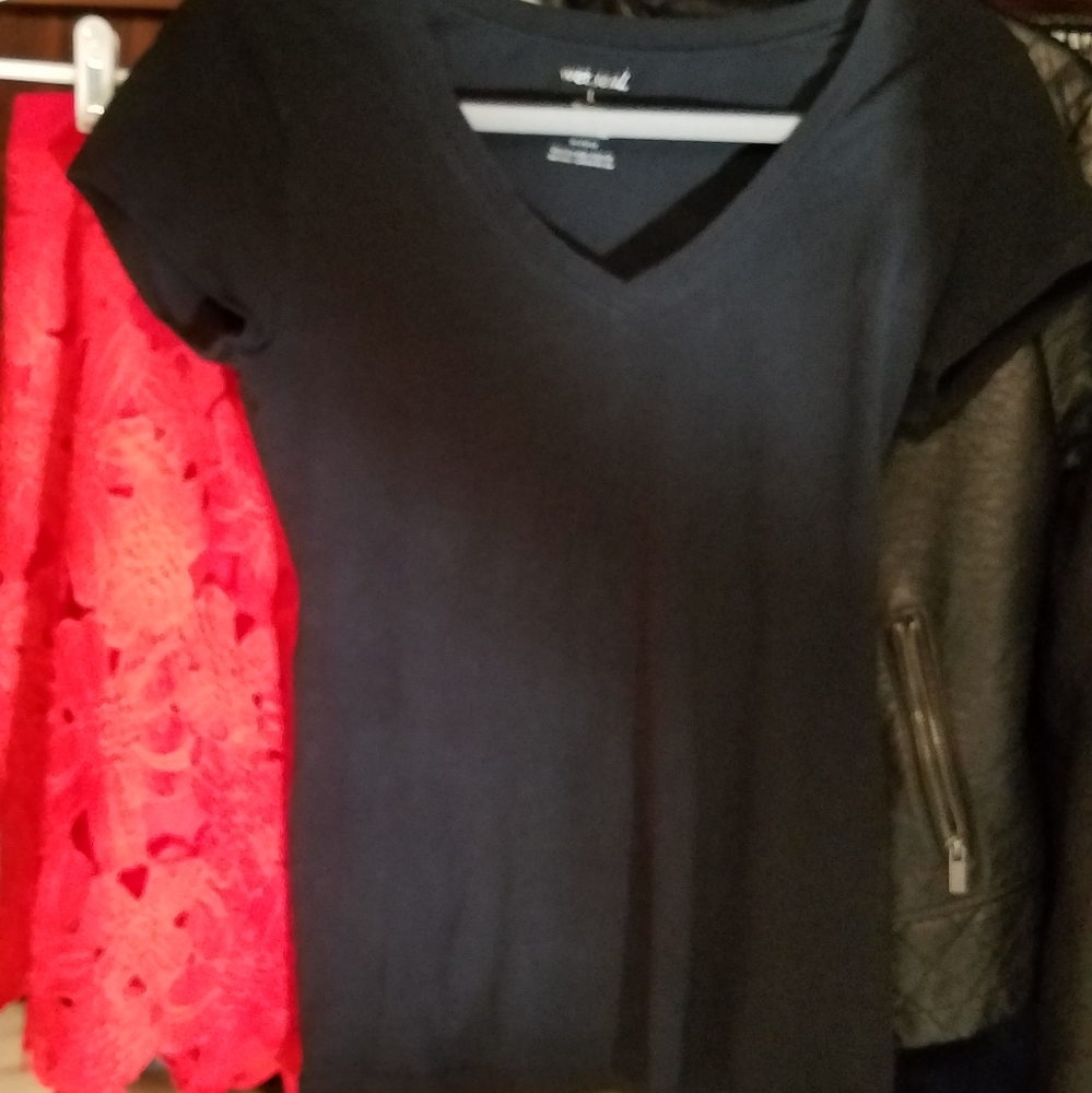 Wet Seal Black T Shirt.  SZ L